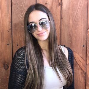 Meet your Posher, Olivia